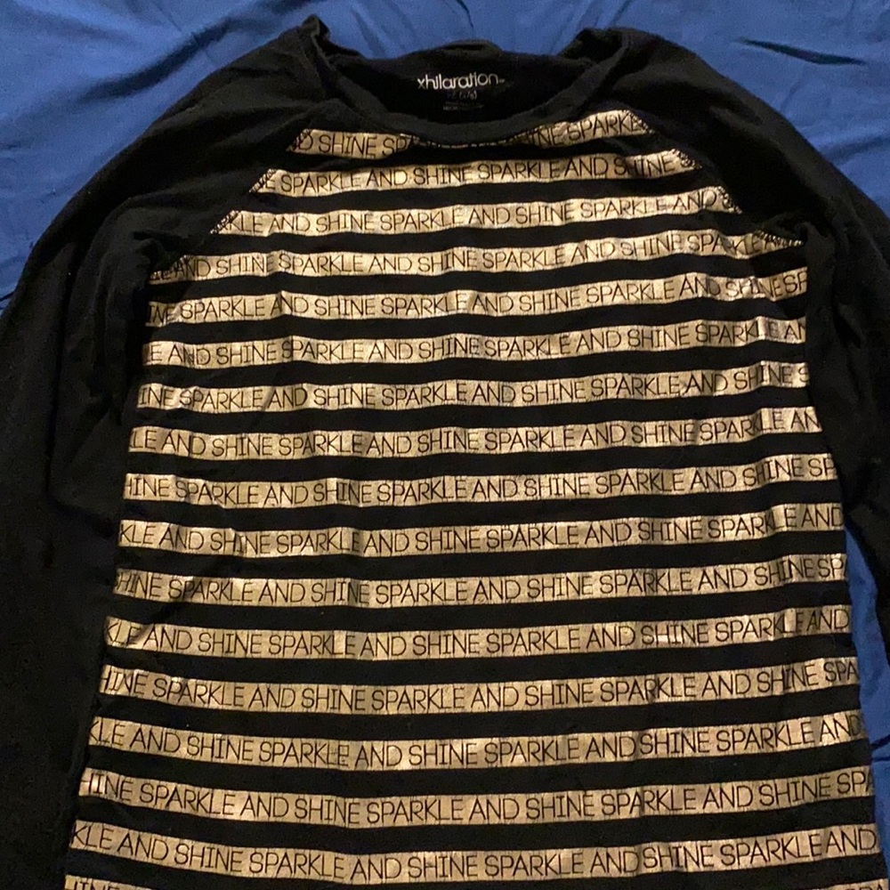 black shirt size 4/5 (no refunds)
